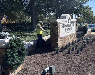 SBR Holiday Decor on Major Monument 2025